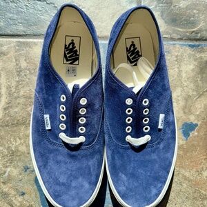 Vans Men’s Water Repellent Suede Sneakers – Size 11 – Brand New / Never Worn